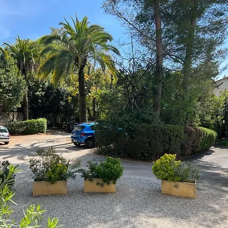 Bourgoise Chez Perette A 7 Mn En Voiture De La Croisette アパート カンヌ
